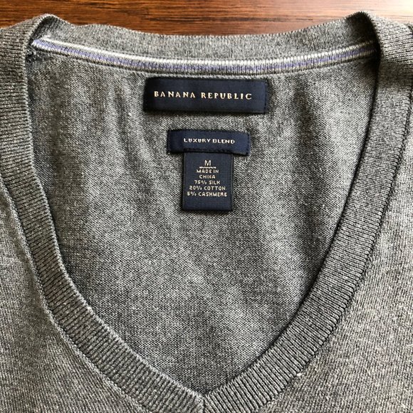 Banana Republic gray mens vneck sweater M medium - Picture 4 of 5